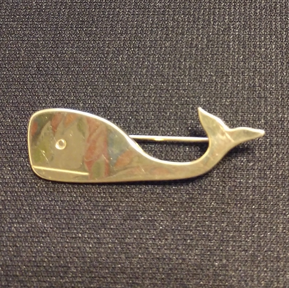 ❤️3/$15 Vintage 60s Goldtone Whale Pin